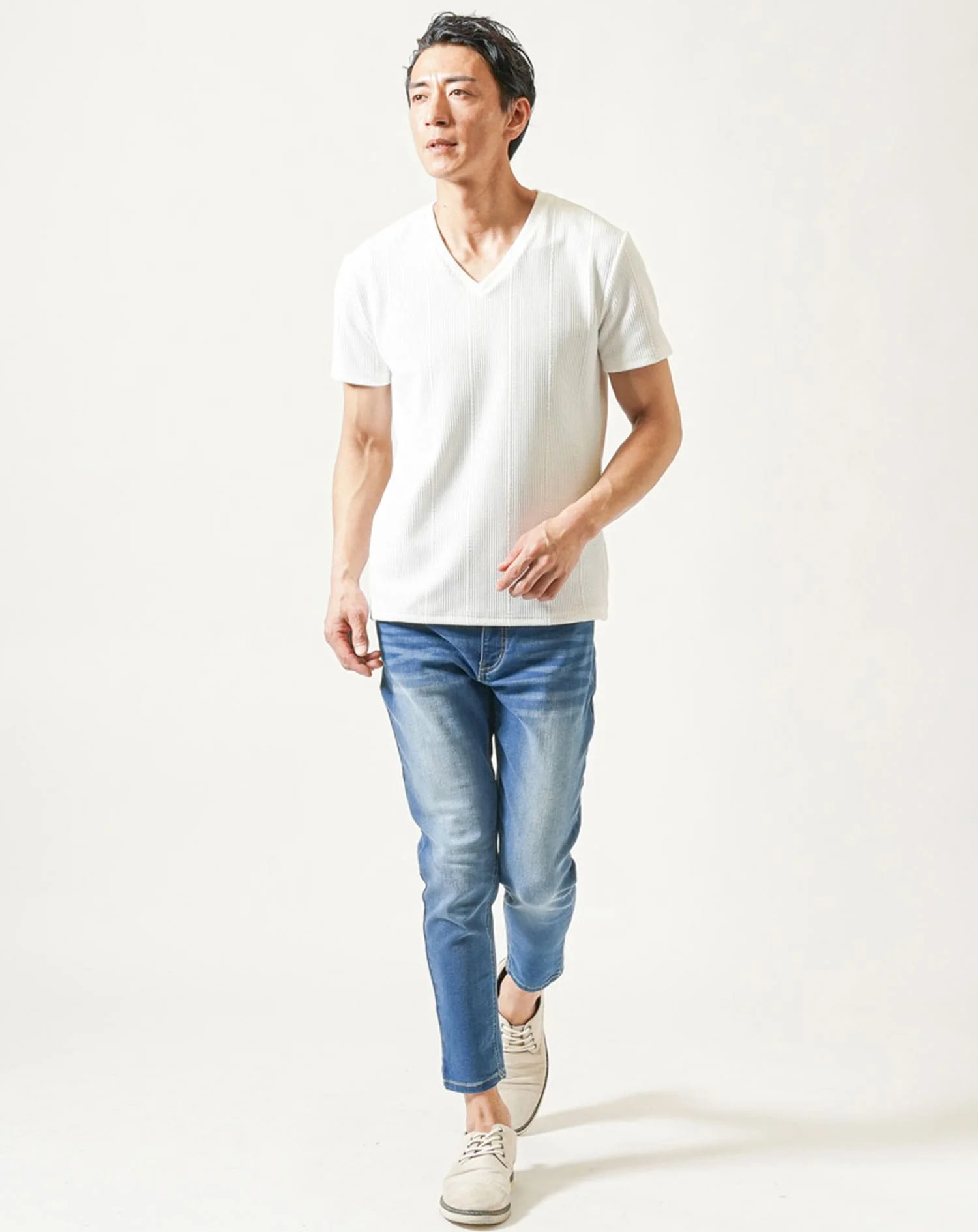 ストライプスリムフィット半袖VネックTシャツ - Image 13