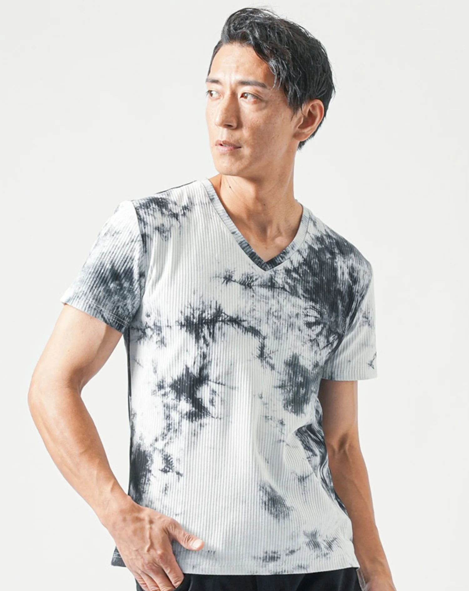 ムラ染めテレコ半袖ストレッチVネックTシャツ - Image 11