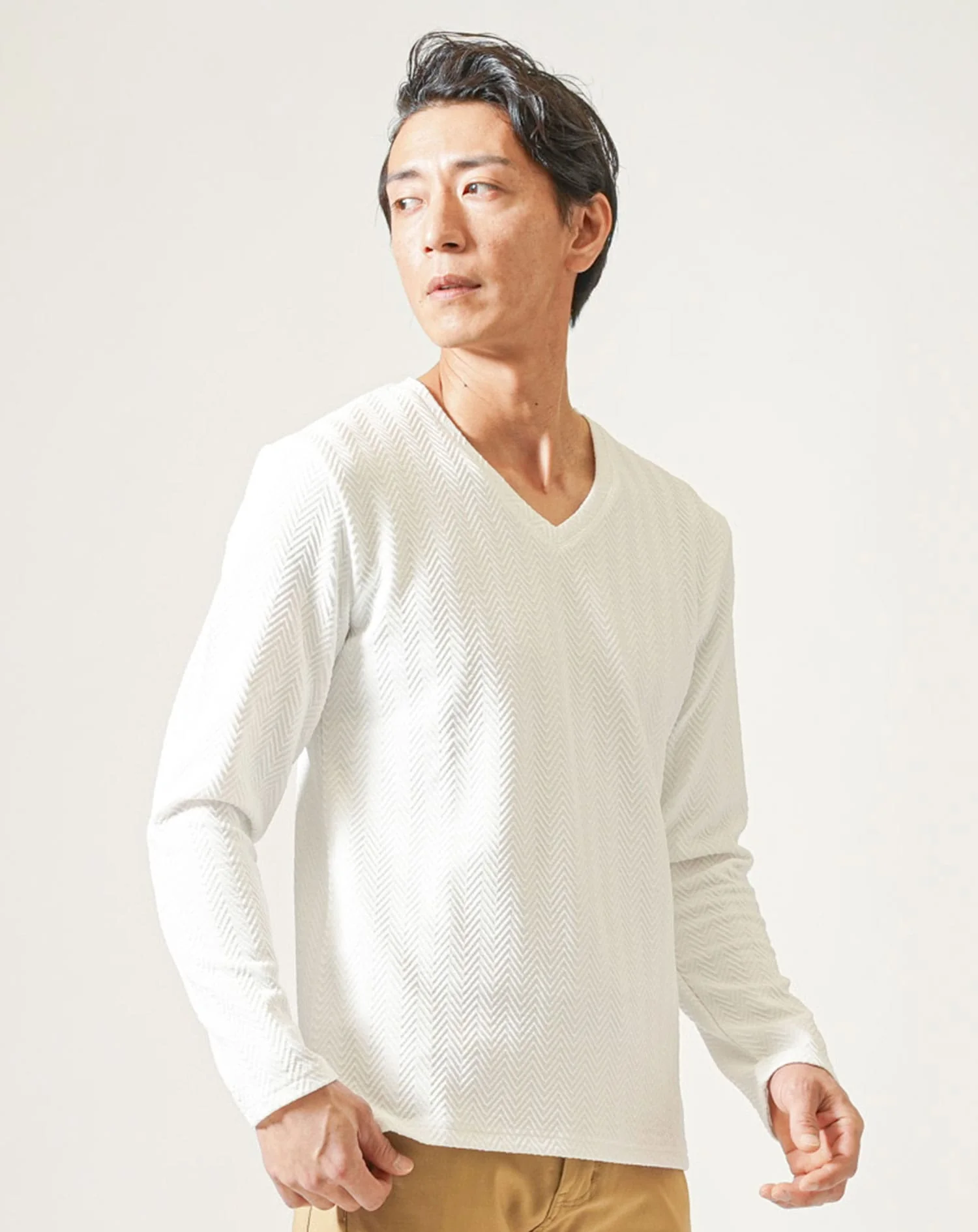 ヘリンボーンデザイン長袖VネックTシャツ - Image 12