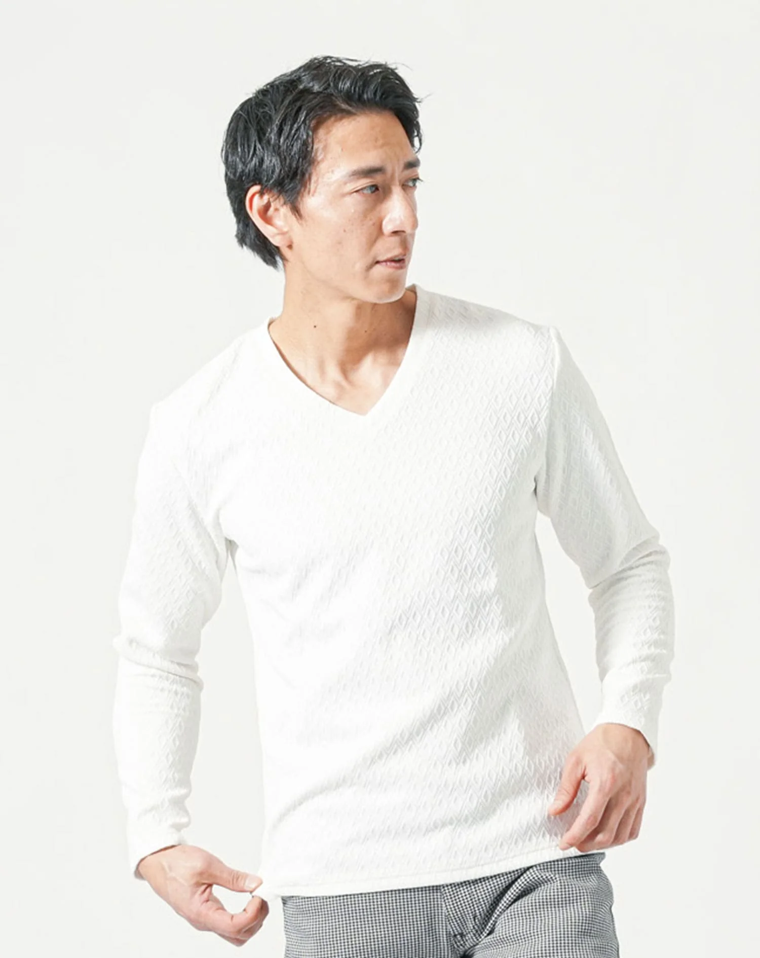 ダイヤジャガード長袖ストレッチVネックTシャツ - Image 13