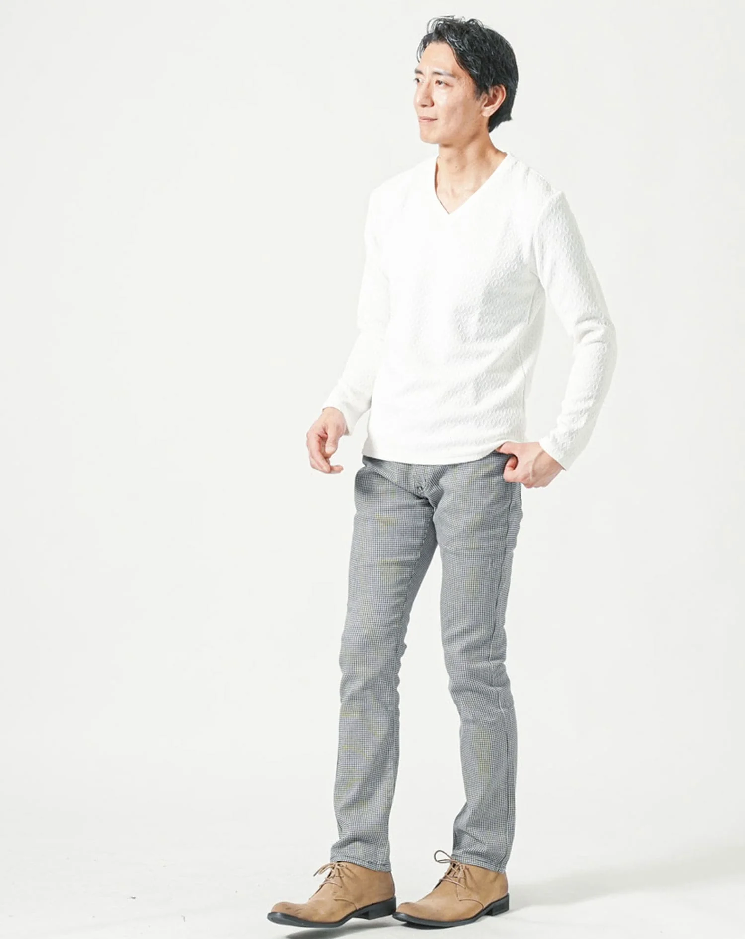 ダイヤジャガード長袖ストレッチVネックTシャツ - Image 15