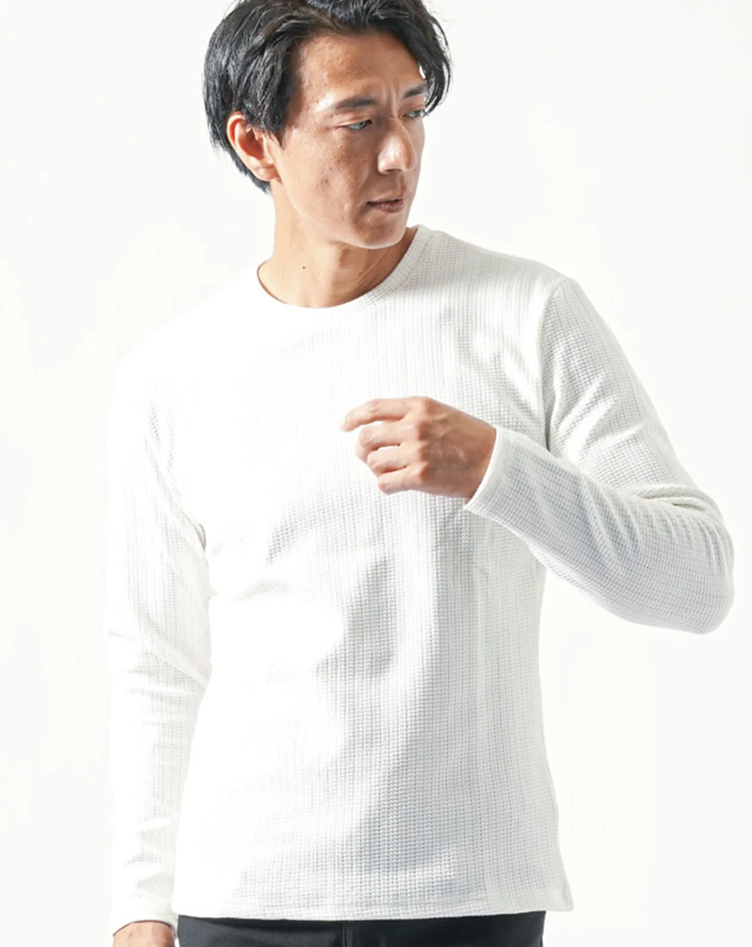 ワッフル編みクルーネック長袖ニットTシャツ - Image 13