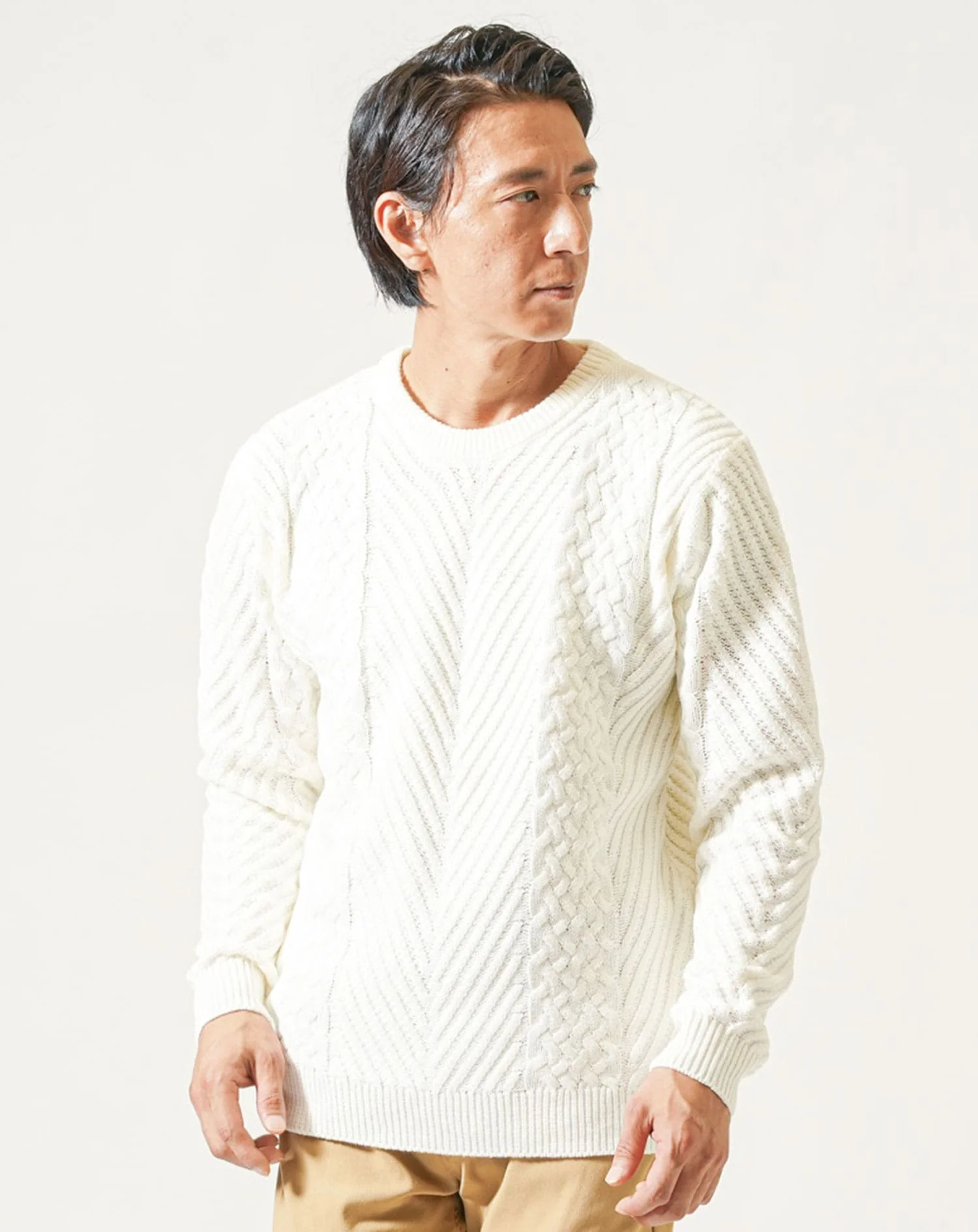 ケーブル編み長袖クルーネックニット - Image 16