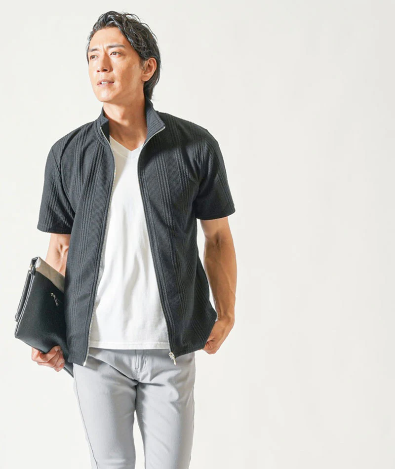 ちょいワル・イケオジメンズ夏の3点コーデセット　黒半袖ブルゾンジャケット×白半袖Tシャツ×グレーストレッチチノパンツ - Image 4