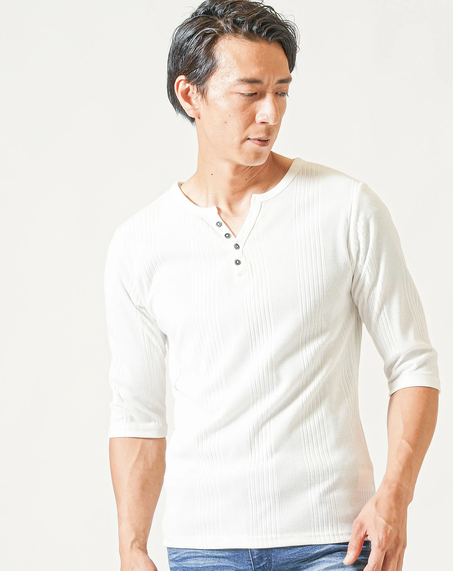 ちょいワル・イケオジメンズ3点コーデセット　黒長袖カーディガン×白7分袖Tシャツ×ダークブルーストレッチデニムパンツ - Image 7