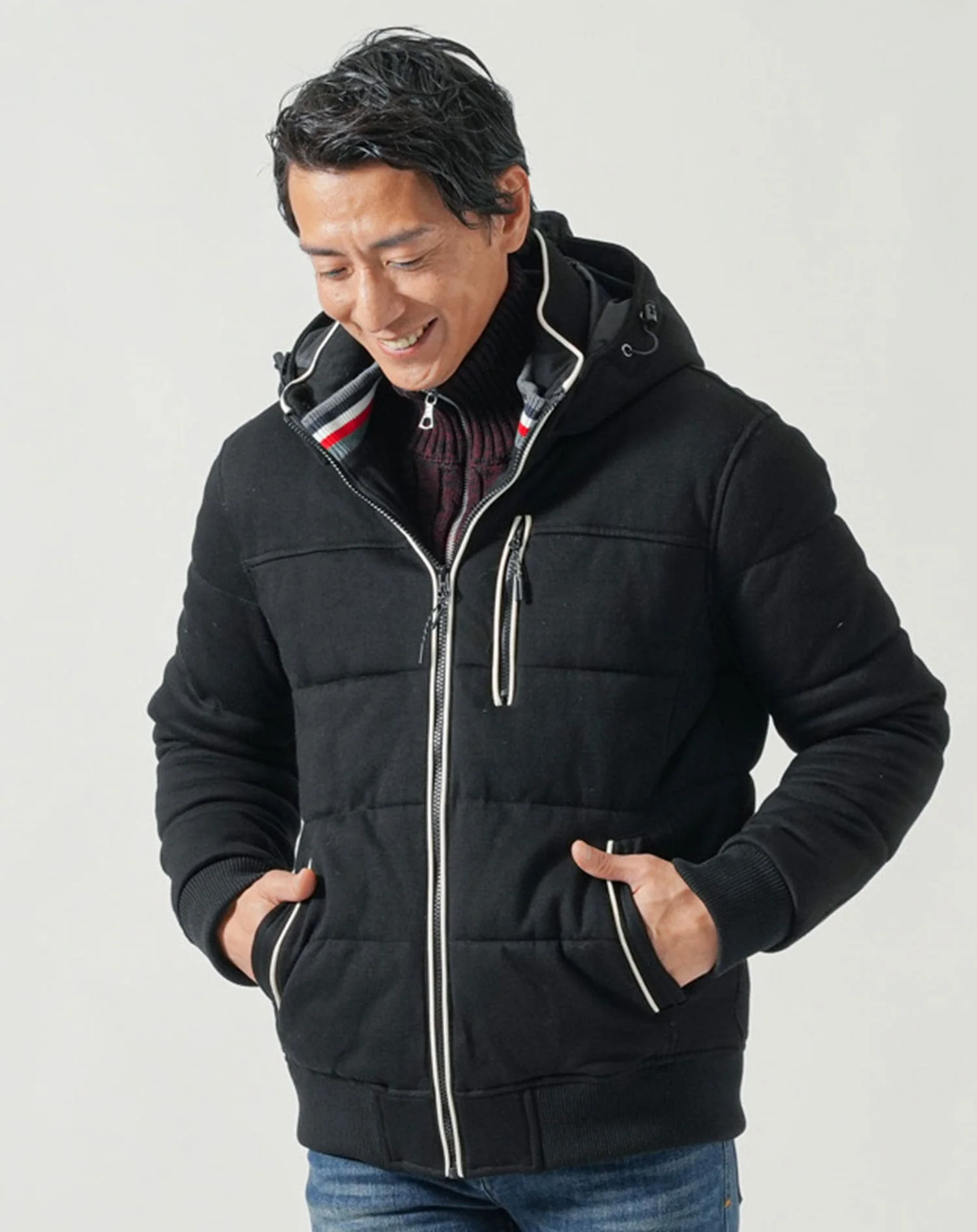 ちょいワル・イケオジメンズ冬服全身3点コーデセット　黒中綿ダウンジャケット×ワインドライバーズニットジャケット×インディゴデニムパンツ - Image 4
