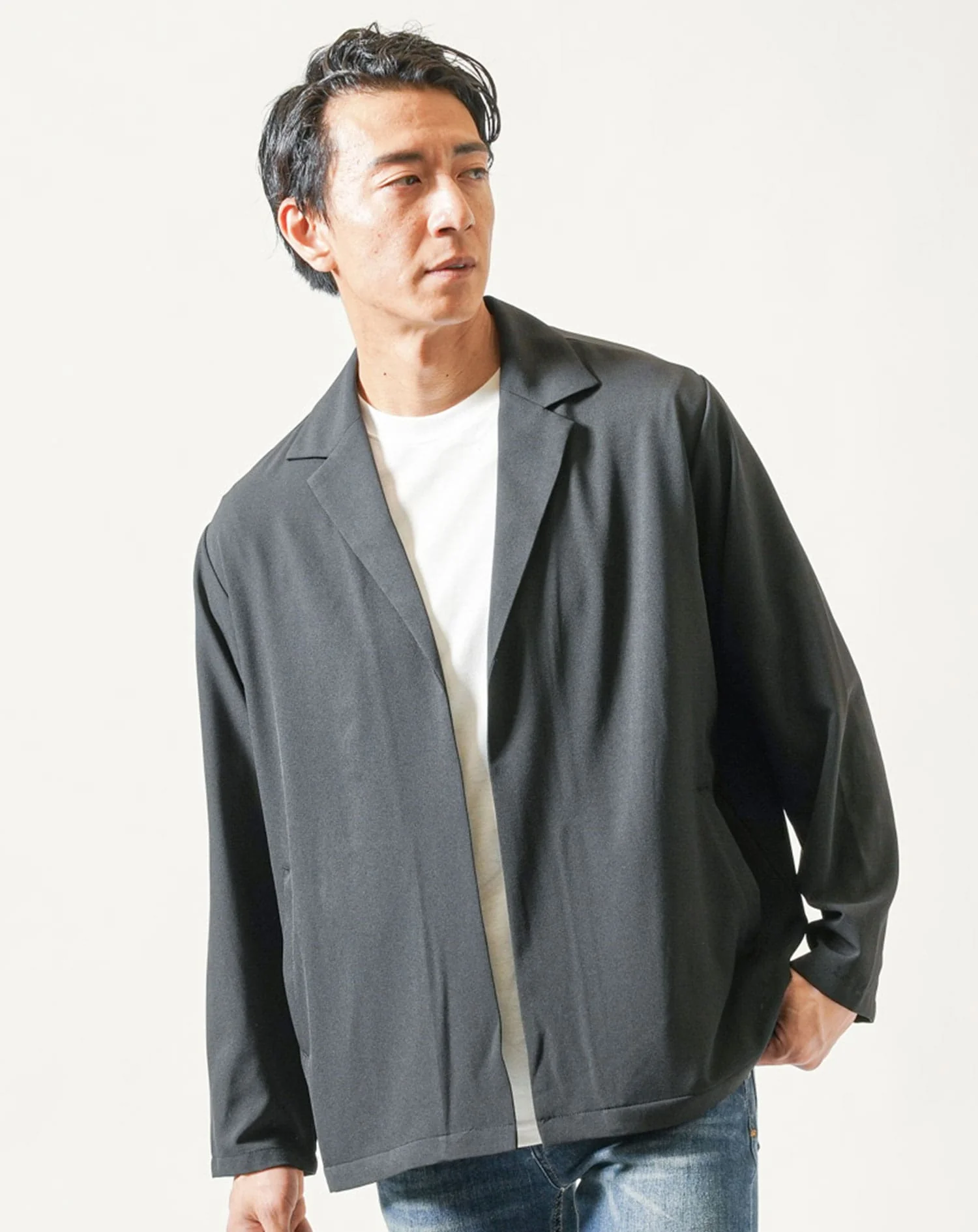 梨地ボタンレス長袖テーラードジャケット×半袖クルーネック白無地Ｔシャツ 2点セット - Image 4