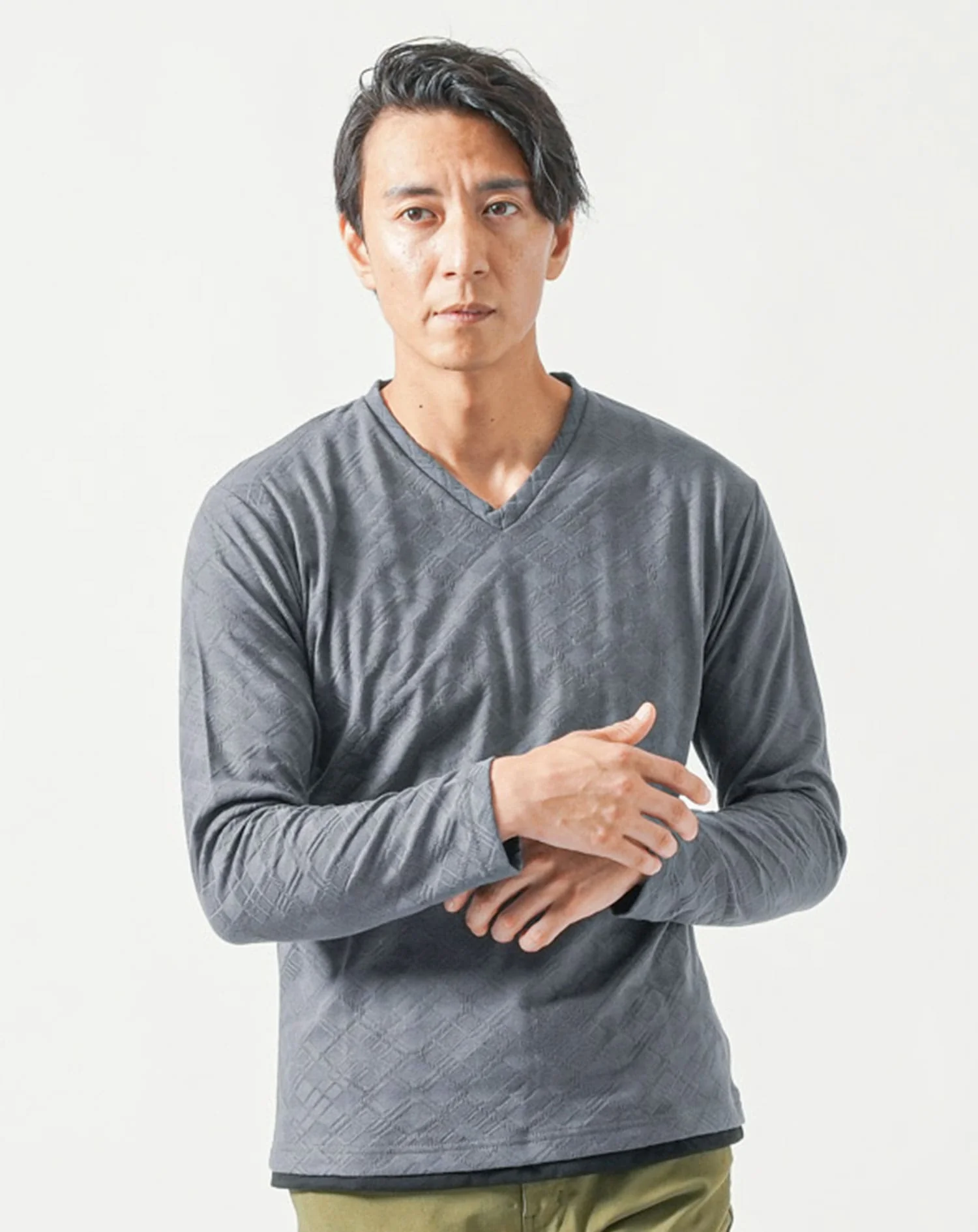 フェイクレイヤードランダムアーガイル長袖VネックTシャツ - Image 24